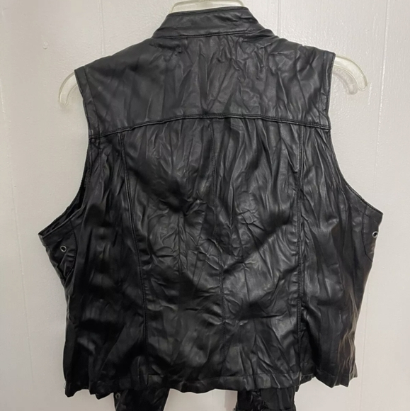 "Miley Cyrus" faux leather vest (L) - Picture 5 of 9